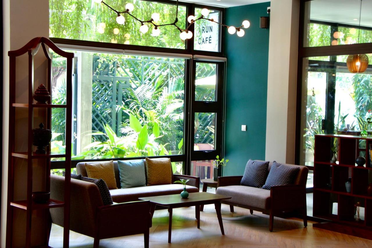 Indra Hotel Phnom-Penh Buitenkant foto