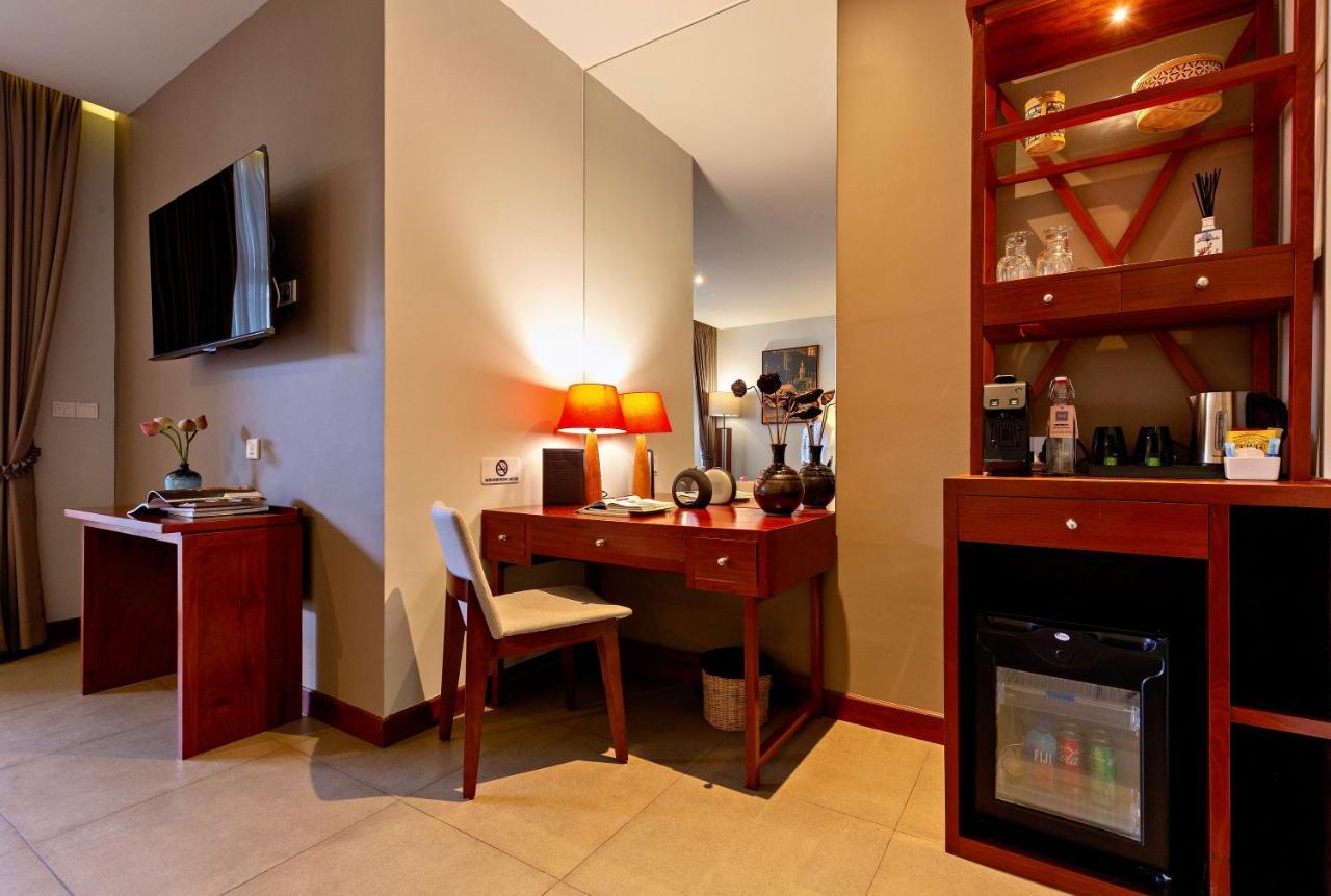 Indra Hotel Phnom-Penh Buitenkant foto