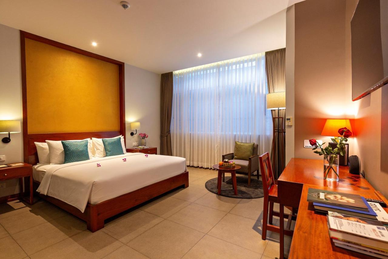 Indra Hotel Phnom-Penh Buitenkant foto