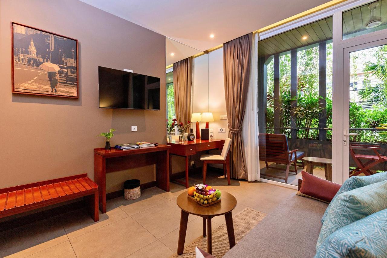 Indra Hotel Phnom-Penh Buitenkant foto