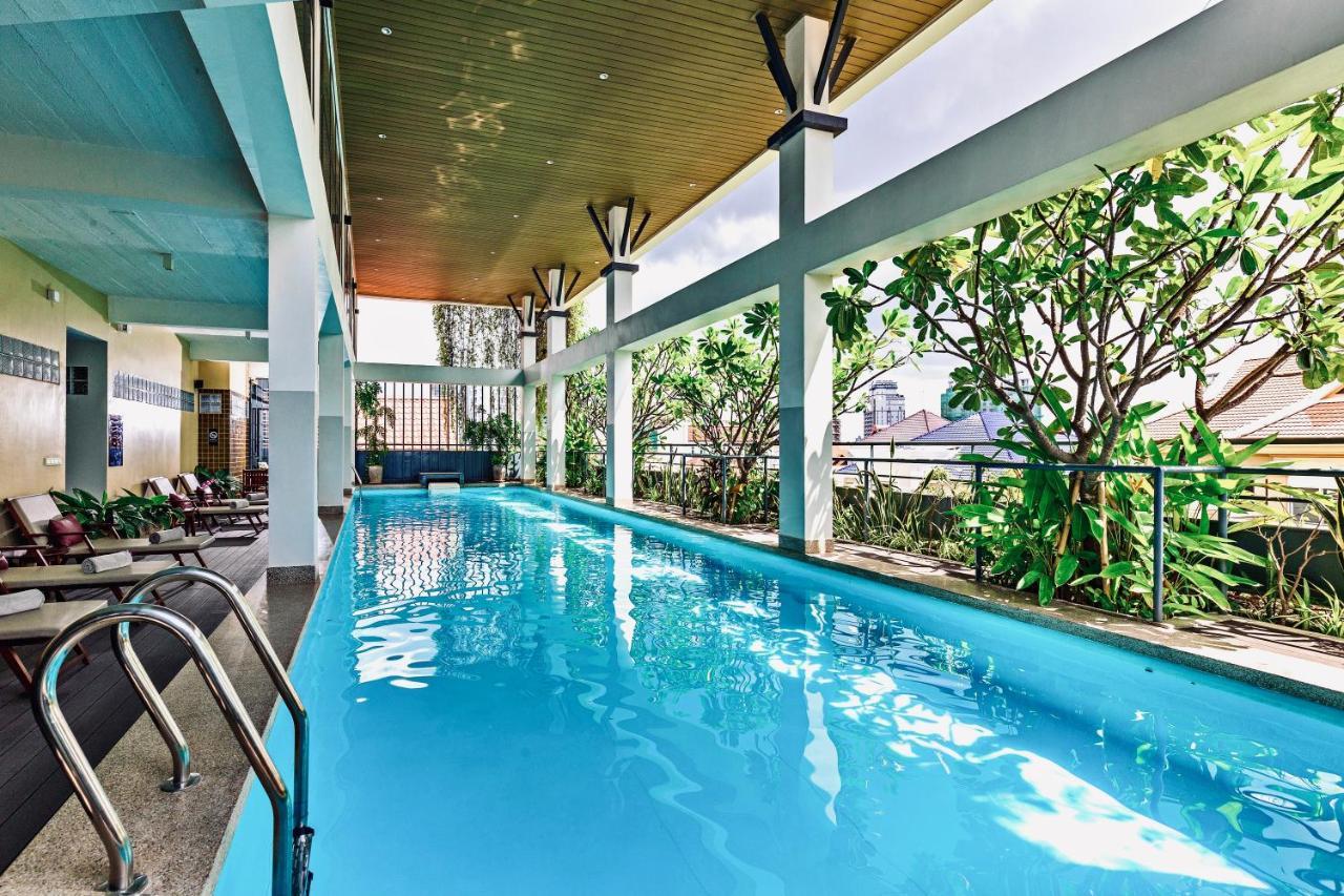 Indra Hotel Phnom-Penh Buitenkant foto